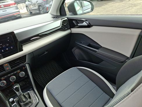 Used 2025 Volkswagen Taos S image 12