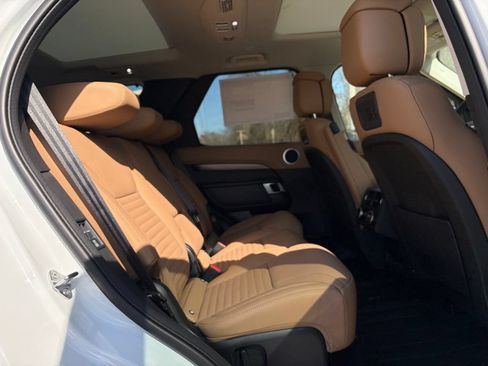 Certified 2025 Land Rover Discovery Metropolitan Edition AWD/4WD image 18