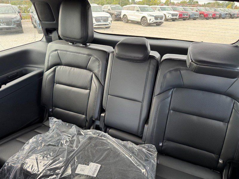 Used 2025 Lincoln Navigator Reserve w/ Jet Appearance Package AWD/4WD image 12
