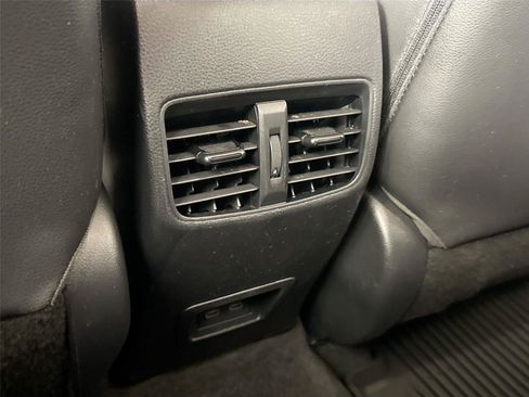 Certified 2025 Toyota Corolla Cross XLE FWD image 30