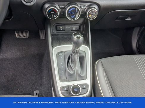 Used 2024 Hyundai Venue Limited image 29