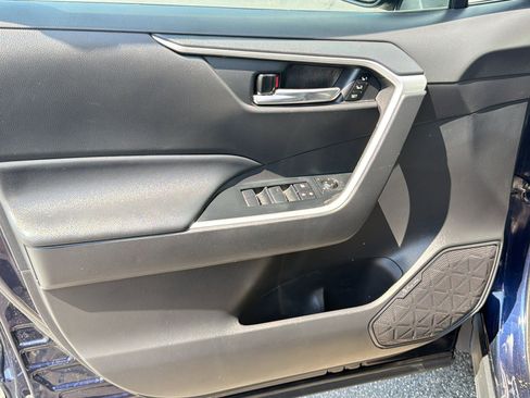 Used 2021 Toyota RAV4 XLE Premium image 13