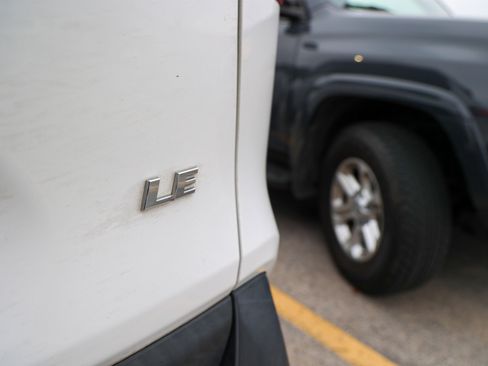 Used 2021 Toyota RAV4 LE FWD image 12
