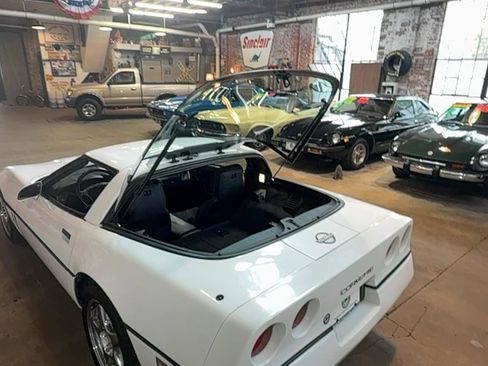 Used 1990 Chevrolet Corvette Coupe RWD image 68