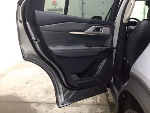 Used 2025 Ford Explorer Active w/ Active Comfort Package image 21