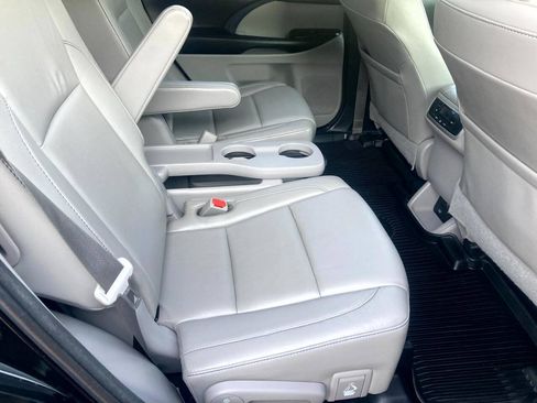 Used 2018 Toyota Highlander XLE w/ Protection Package #3 AWD/4WD image 12