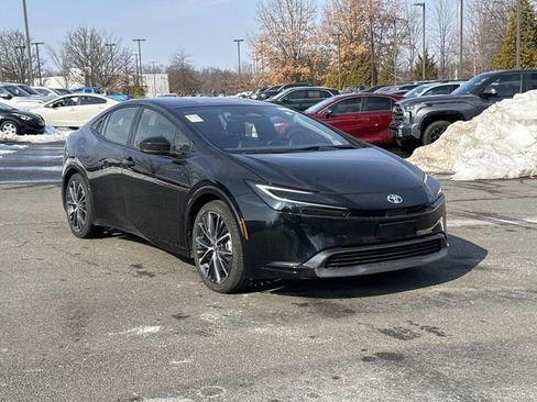 Used 2025 Toyota Prius XLE image 1