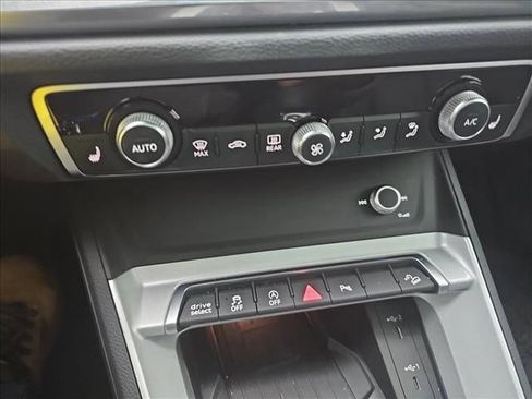 Used 2022 Audi Q3 2.0T Premium Plus w/ Premium Plus Package image 21