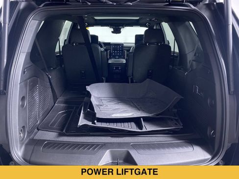 Used 2025 GMC Yukon Elevation w/ Elevation Premium Package AWD/4WD image 15