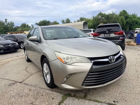 Used 2016 Toyota Camry LE FWD image 3