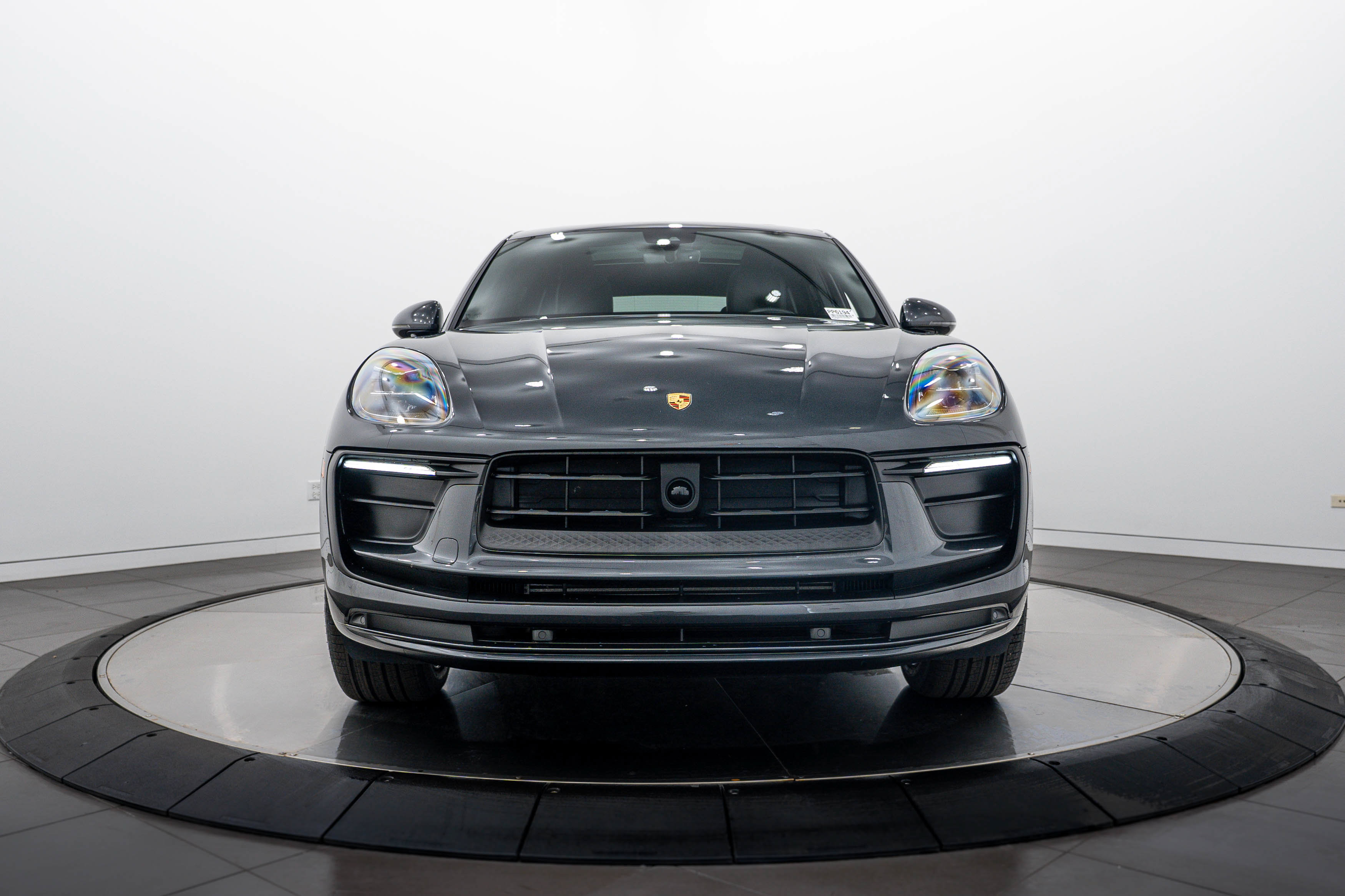 Certified 2024 Porsche Macan AWD/4WD image 10