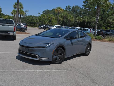 Used 2026 Toyota Prius Plug-In Hybrid FWD image 6