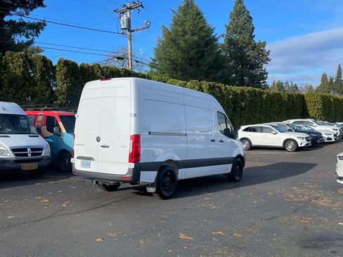 Used 2025 Mercedes-Benz Sprinter 2500 image 3