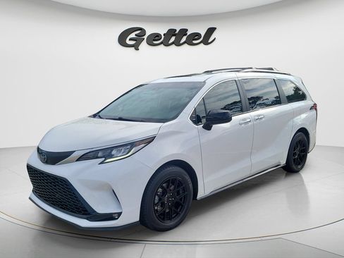 Used 2023 Toyota Sienna XSE FWD image 1