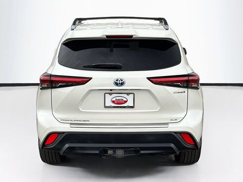 Used 2020 Toyota Highlander XLE FWD image 6