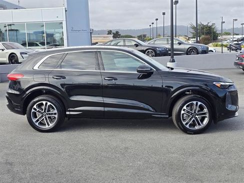 Used 2025 Audi Q5 Premium w/ Convenience Package image 36