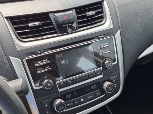 Used 2017 Nissan Altima 2.5 SV w/ Convenience Package FWD image 18