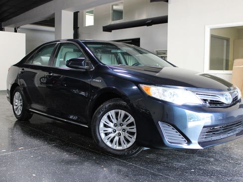 Used 2012 Toyota Camry LE FWD image 1