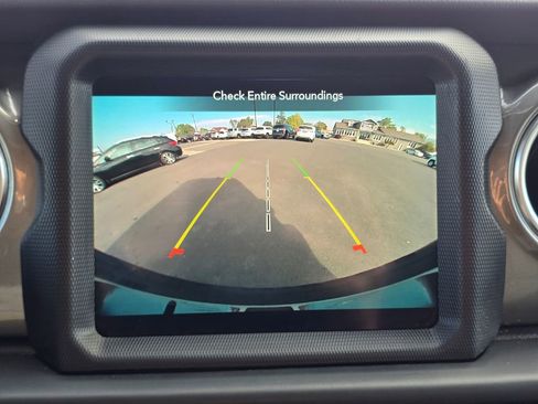 Used 2023 Jeep Wrangler Sahara w/ Cold Weather Group image 31