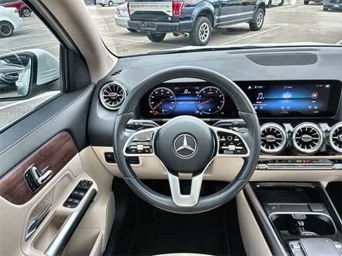 Used 2023 Mercedes-Benz GLA 250 4MATIC image 25