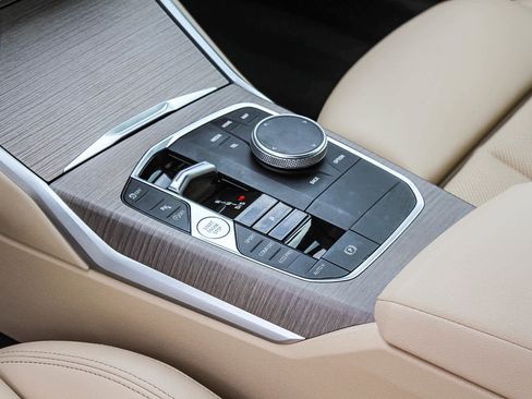 Used 2025 BMW 330i Sedan w/ Premium Package image 19