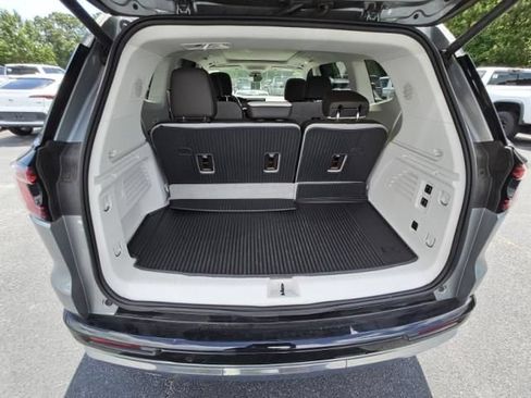 Used 2024 GMC Acadia Denali w/ Super Cruise Package FWD image 10
