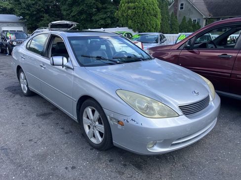 Used 2006 Lexus ES 330 w/ DVD Navigation System Pkg FWD image 2