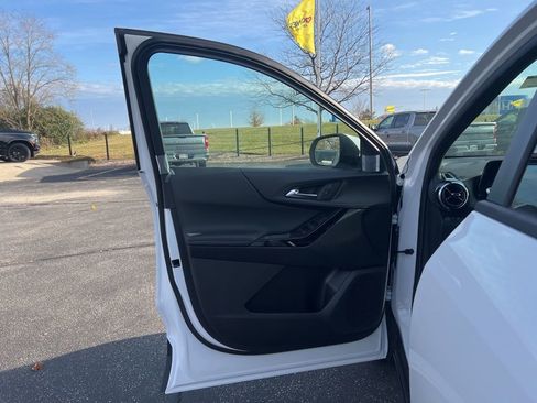 New 2026 Chevrolet Equinox LT image 7