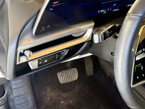 Used 2024 Cadillac Lyriq Luxury RWD image 11