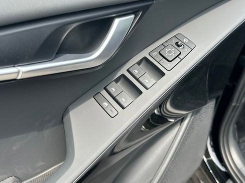 New 2025 Kia Niro EX Touring image 11