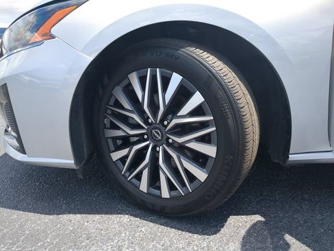 Used 2025 Nissan Altima 2.5 SV FWD image 33