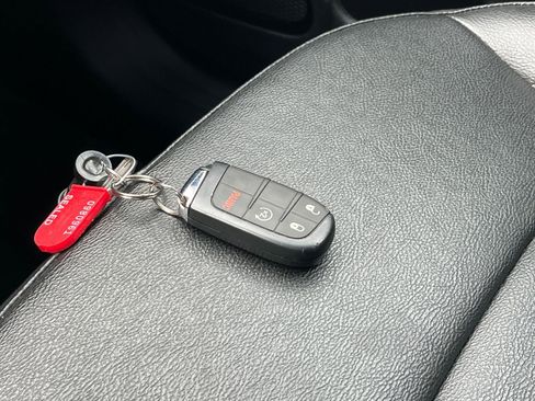 Used 2025 Jeep Compass Limited image 22