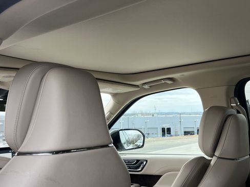 Used 2020 Lincoln Navigator Reserve w/ Luxury Package image 27