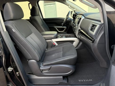 Used 2018 Nissan Titan SV w/ SV Convenience Package RWD image 17
