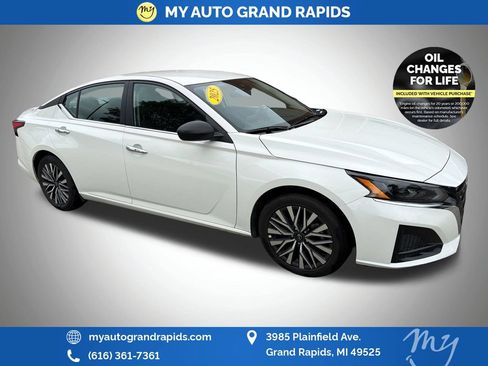 Used 2025 Nissan Altima 2.5 SV FWD image 1