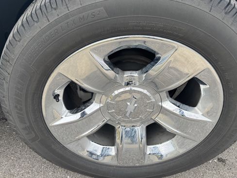 Used 2017 Chevrolet Tahoe LT w/ LT Signature Package image 12