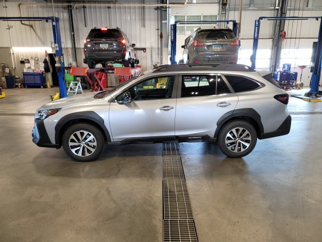 Used 2025 Subaru Outback Premium w/ Popular Package #1A AWD/4WD image 4