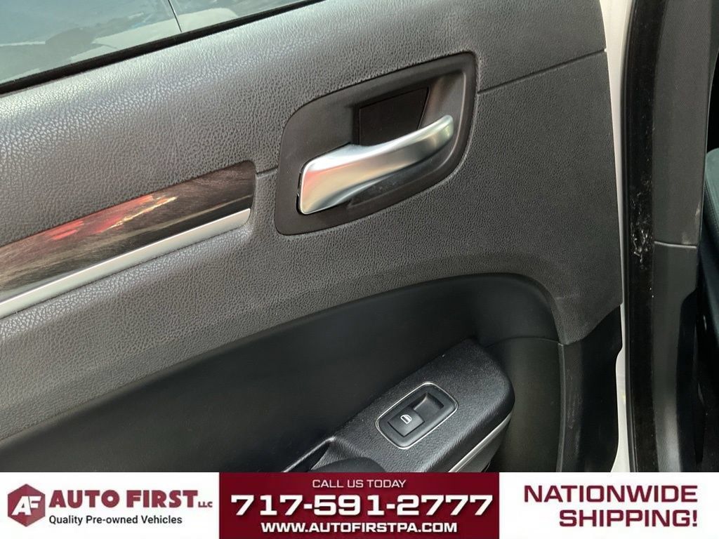 Used 2019 Chrysler 300 Touring w/ Sport Appearance Package RWD image 8
