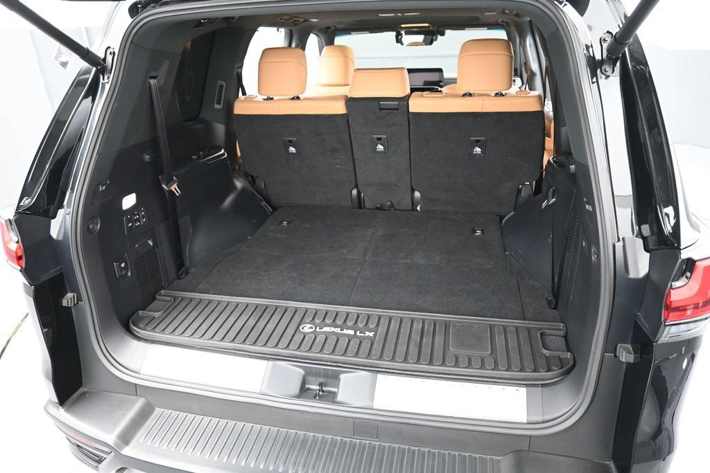Used 2024 Lexus LX 600 4WD w/ Appearance Package image 36
