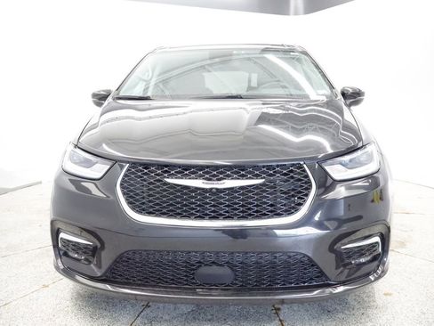 Certified 2023 Chrysler Pacifica Touring-L FWD image 12