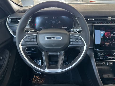 Used 2023 Jeep Grand Cherokee Altitude AWD/4WD image 27