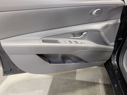 Used 2024 Hyundai Elantra Blue FWD image 11