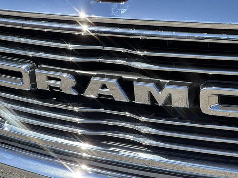 Used 2019 RAM 1500 Laramie RWD image 30