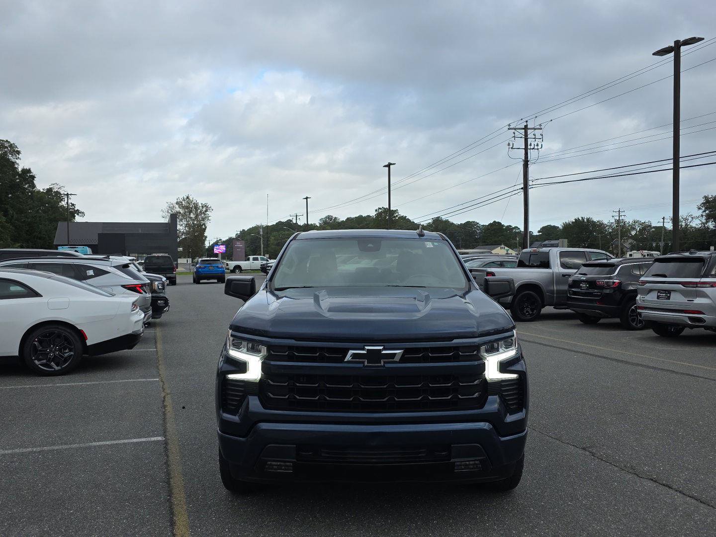 Used 2022 Chevrolet Silverado 1500 RST AWD/4WD image 2