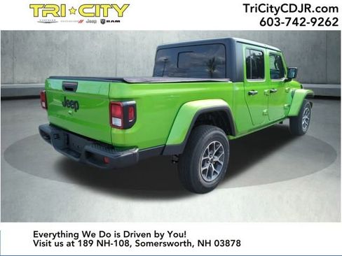 New 2025 Jeep Gladiator Sport image 5