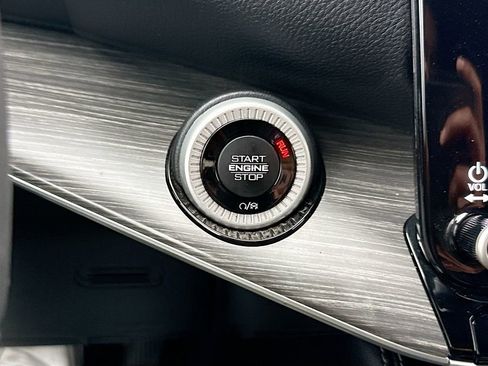 Used 2023 Jeep Wagoneer L Series II image 18