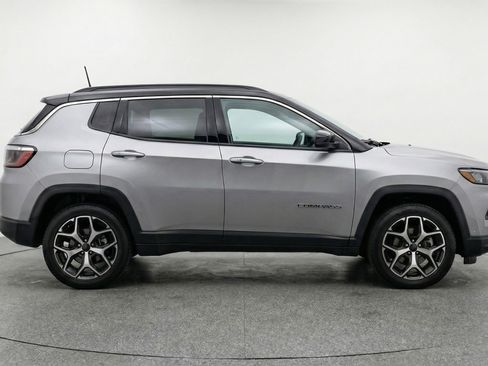 Used 2025 Jeep Compass Limited image 11