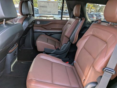 New 2026 Lincoln Navigator Reserve image 16
