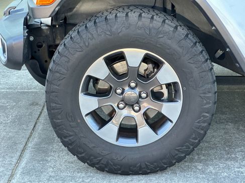 Used 2018 Jeep Wrangler Unlimited Sahara AWD/4WD image 24