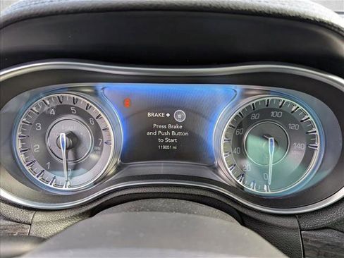 Used 2016 Chrysler 300 Limited image 10